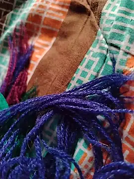 LissaThompsom online show from 12-15-25, 10:03