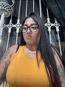 Snapshot of croftsmila chatting on 10-17-25, 12:01 croftsmila online show from 10-17-25, 12:01