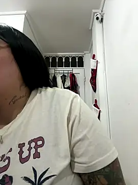 Snapshot of croftsmila chatting on 11-15-25, 12:19 croftsmila online show from 11-15-25, 12:19