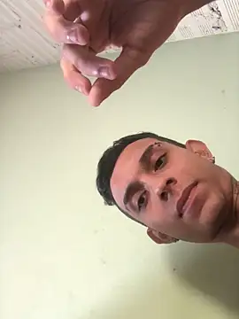 Snapshot of fran777775 chatting on 12-17-25, 01:17 fran777775 online show from 12-17-25, 01:17