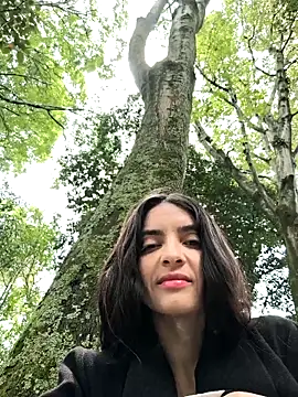 Snapshot of Sam_Sara chatting on 10-17-25, 03:47 Sam Sara online show from 10-17-25, 03:47