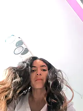 Snapshot of Sam_Sara chatting on 11-14-25, 01:32 Sam Sara online show from 11-14-25, 01:32