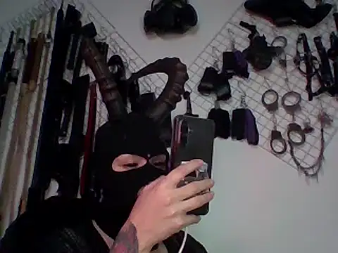 Snapshot of FeticheMacabre chatting on 12-27-24, 10:59 FeticheMacabre online show from 12-27-24, 10:59