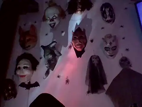 Snapshot of FeticheMacabre chatting on 03-22-25, 05:06 FeticheMacabre online show from 03-22-25, 05:06