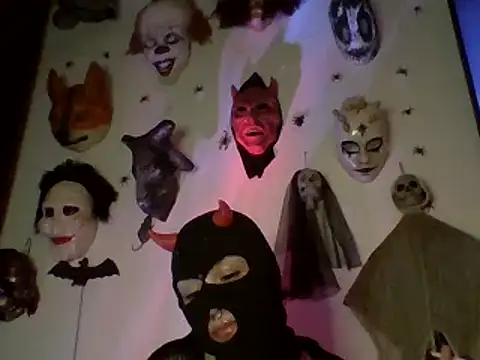 Snapshot of FeticheMacabre chatting on 03-23-25, 04:27 FeticheMacabre online show from 03-23-25, 04:27