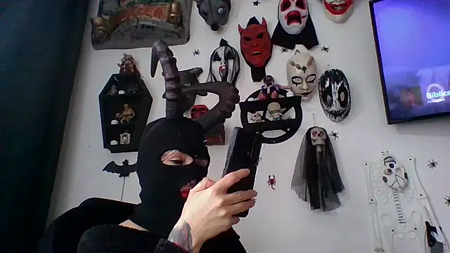 Snapshot of FeticheMacabre chatting on 09-28-25, 05:07 FeticheMacabre online show from 09-28-25, 05:07