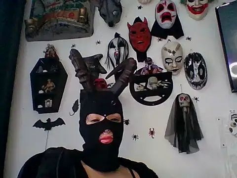 Snapshot of FeticheMacabre chatting on 10-18-25, 04:30 FeticheMacabre online show from 10-18-25, 04:30