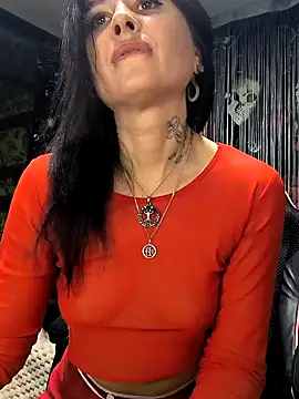 Snapshot of KikiXRed chatting on 12-06-24, 03:00 KikiXRed online show from 12-06-24, 03:00