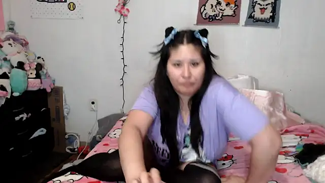 Snapshot of Cupcakecutie449 chatting on 02-11-26, 05:23 Cupcakecutie449 online show from 02-11-26, 05:23