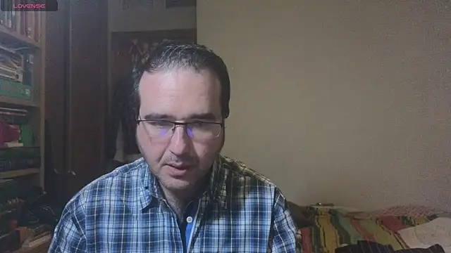 curiosillo83 online show from 02-01-25, 10:44