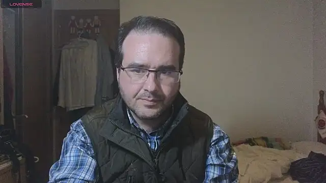 curiosillo83 online show from 02-04-25, 03:57