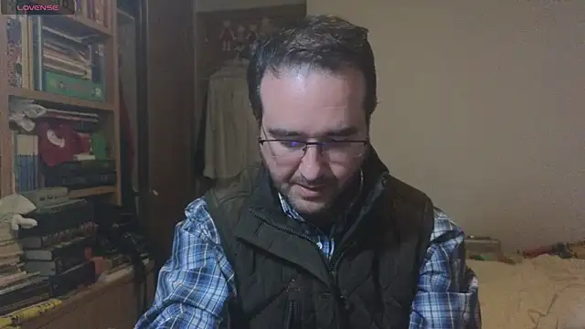 curiosillo83 online show from 02-04-25, 07:00