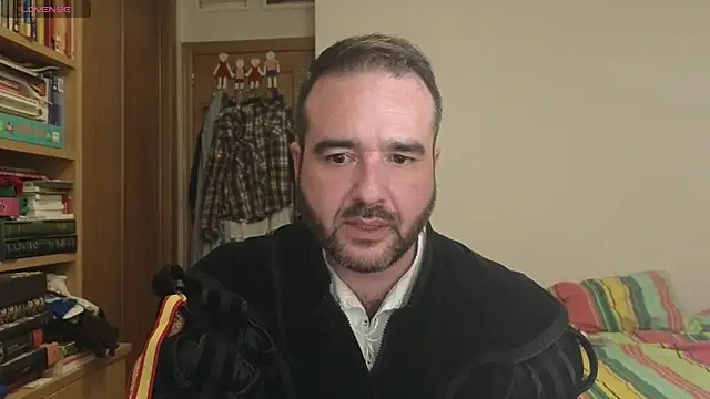 curiosillo83 online show from 10-04-25, 11:47
