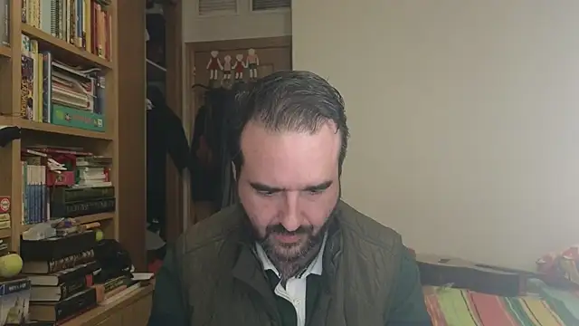 curiosillo83 online show from 12-19-25, 06:59