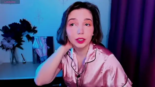 KindHazelHere  online show from 10-20-25, 08:15