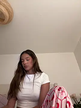 Snapshot of Bella_cutte_ chatting on 12-01-25, 11:10 Bella cutte online show from 12-01-25, 11:10