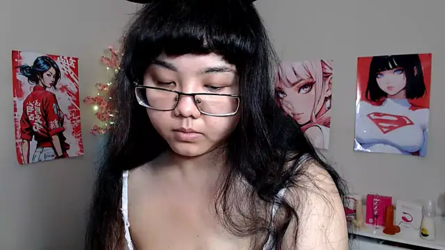 Snapshot of Moertomlly chatting on 11-13-25, 04:22 Moertomlly online show from 11-13-25, 04:22