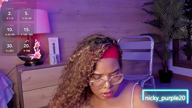 Snapshot of _nickypurple_ chatting on 01-31-25, 06:25 nickypurple online show from 01-31-25, 06:25