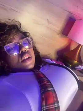 Snapshot of _nickypurple_ chatting on 03-05-25, 06:12 nickypurple online show from 03-05-25, 06:12