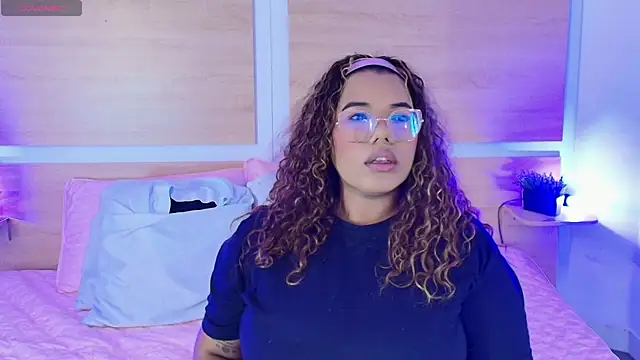 Snapshot of _nickypurple_ chatting on 09-27-25, 06:35 nickypurple online show from 09-27-25, 06:35