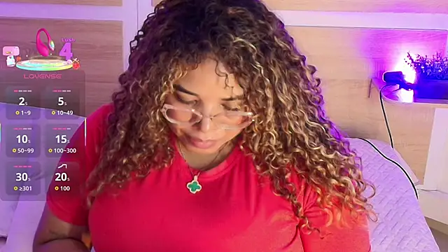 Snapshot of _nickypurple_ chatting on 10-17-25, 07:05 nickypurple online show from 10-17-25, 07:05