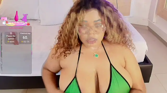 Snapshot of _nickypurple_ chatting on 10-24-25, 07:32 nickypurple online show from 10-24-25, 07:32