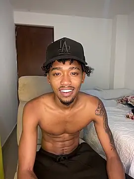 Snapshot of matatanlove chatting on 10-27-25, 03:32 matatanlove online show from 10-27-25, 03:32