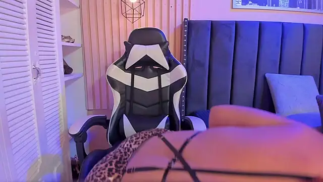 ashlye miller  online show from 11-28-25, 04:26