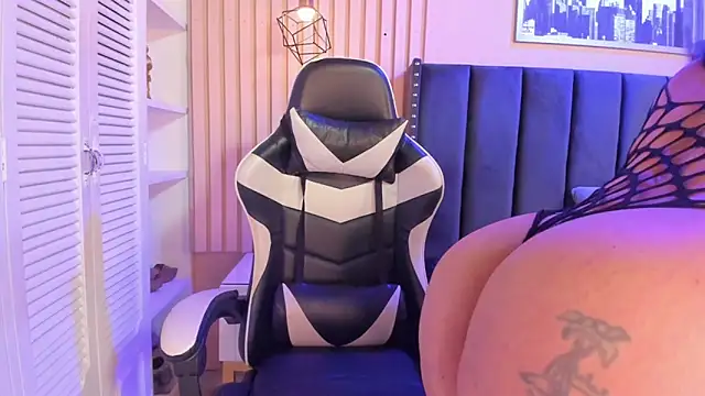 Snapshot of ashlye_miller_ chatting on 02-11-26, 04:17 ashlye miller online show from 02-11-26, 04:17