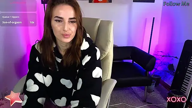 Snapshot of xx_adrihanna_xx chatting on 03-06-25, 04:28 xx adrihanna xx online show from 03-06-25, 04:28