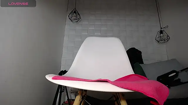 wendy rivera  online show from 12-17-24, 10:44