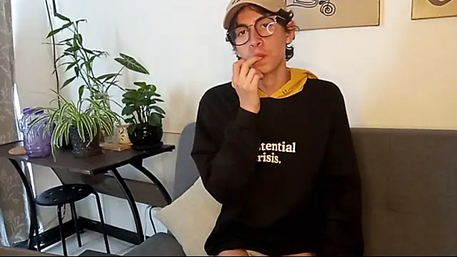 Snapshot of Norehg chatting on 10-12-25, 08:41 Norehg online show from 10-12-25, 08:41