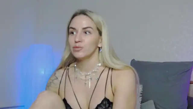 SofiJames online show from 01-18-25, 05:52