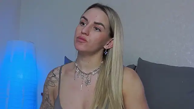 SofiJames online show from 03-08-25, 09:28