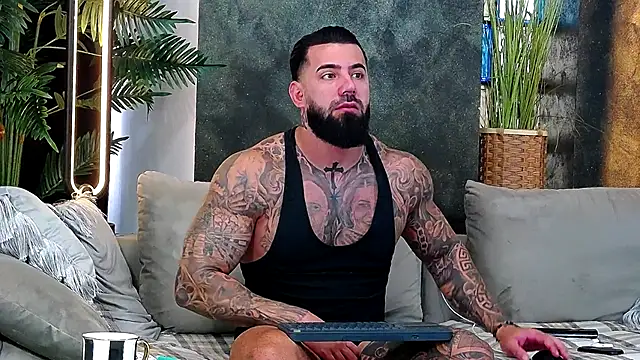 Snapshot of masterkingofmusclee chatting on 11-03-25, 08:15 masterkingofmusclee online show from 11-03-25, 08:15