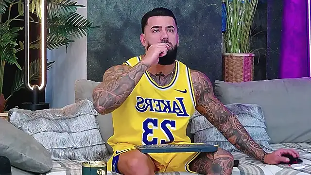 Snapshot of masterkingofmusclee chatting on 11-08-25, 09:31 masterkingofmusclee online show from 11-08-25, 09:31