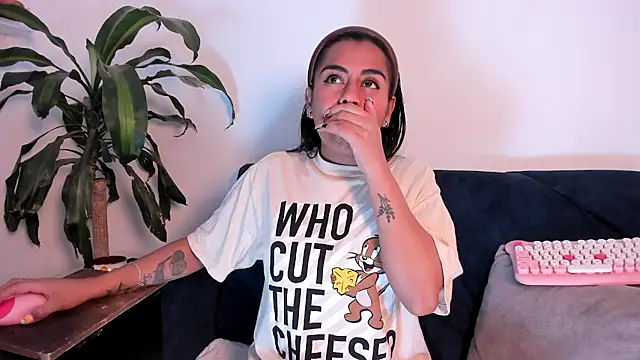 Snapshot of im_amber chatting on 10-23-25, 02:05 im amber online show from 10-23-25, 02:05