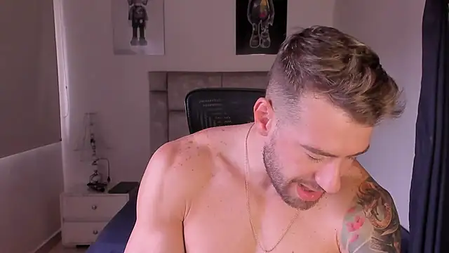 Snapshot of paul_rogerr chatting on 10-17-25, 01:03 paul rogerr online show from 10-17-25, 01:03