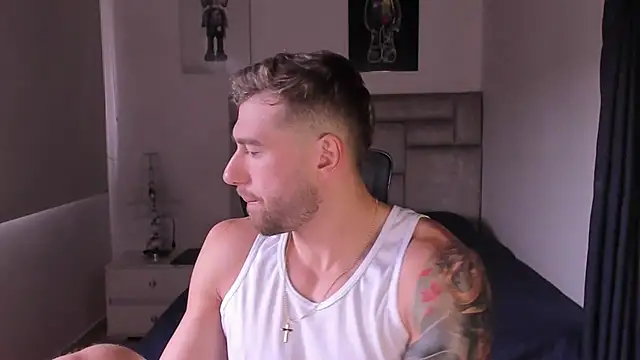 Snapshot of paul_rogerr chatting on 10-19-25, 01:56 paul rogerr online show from 10-19-25, 01:56