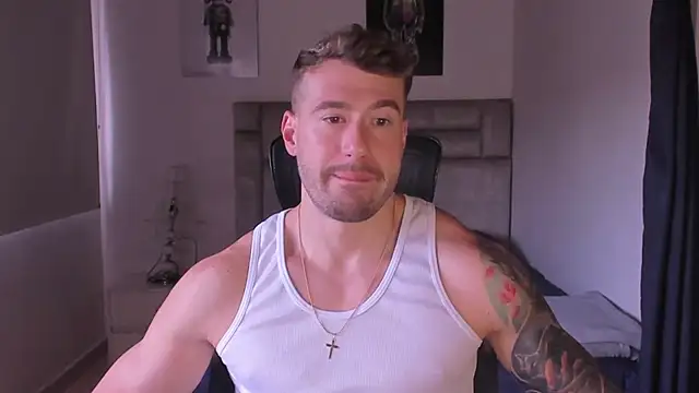 Snapshot of paul_rogerr chatting on 11-06-25, 01:45 paul rogerr online show from 11-06-25, 01:45