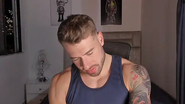 Snapshot of paul_rogerr chatting on 11-15-25, 02:09 paul rogerr online show from 11-15-25, 02:09