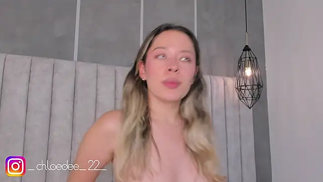 chloe d online show from 01-07-25, 04:37