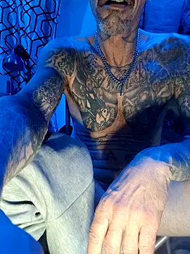 Snapshot of deepstroker42071 chatting on 11-23-25, 04:34 deepstroker42071 online show from 11-23-25, 04:34