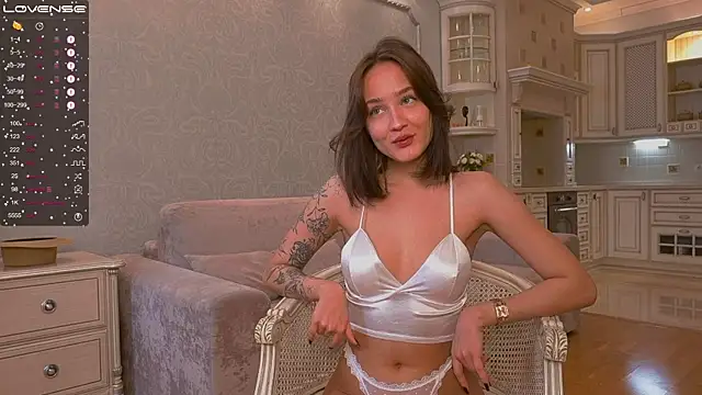 Snapshot of LillyCrei chatting on 02-11-25, 01:41 LillyCrei online show from 02-11-25, 01:41