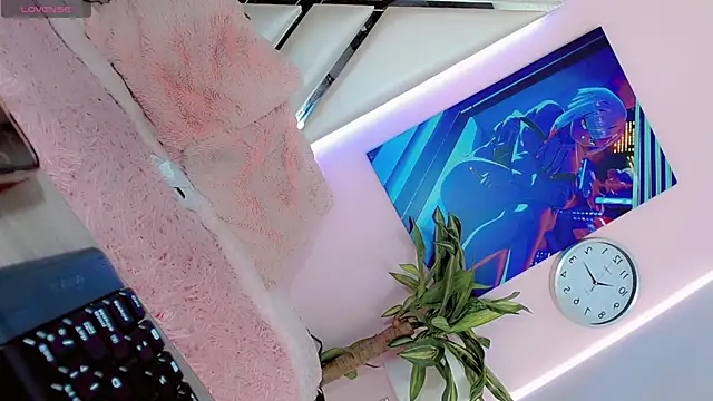 Snapshot of Hannahsmit chatting on 01-12-25, 10:12 Hannahsmit online show from 01-12-25, 10:12