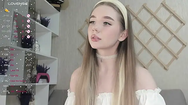 Snapshot of AutoBaby chatting on 11-17-25, 11:38 AutoBaby online show from 11-17-25, 11:38