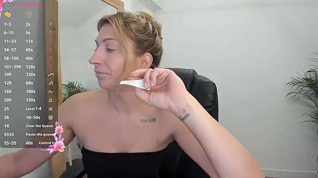 sofiah  online show from 02-10-25, 04:41