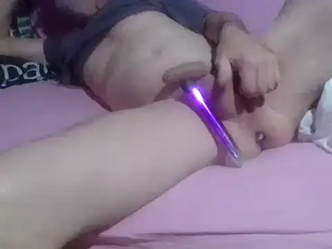 Snapshot of petitpeps84 chatting on 03-15-25, 09:27 petitpeps84 online show from 03-15-25, 09:27