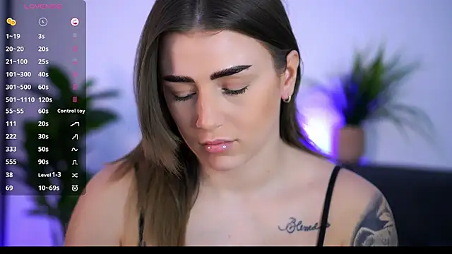 Snapshot of AishaCarter chatting on 10-11-25, 05:33 AishaCarter online show from 10-11-25, 05:33