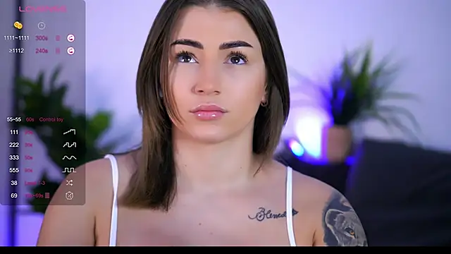 Snapshot of AishaCarter chatting on 10-17-25, 05:04 AishaCarter online show from 10-17-25, 05:04